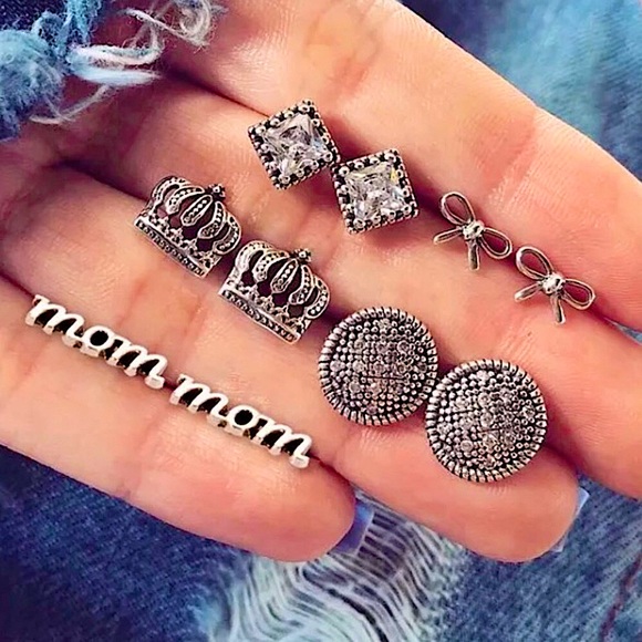 ⚜️[𝟯/$𝟭𝟴]⚜️Silver Crystal Word Bow Earrings NEW - Picture 4 of 4